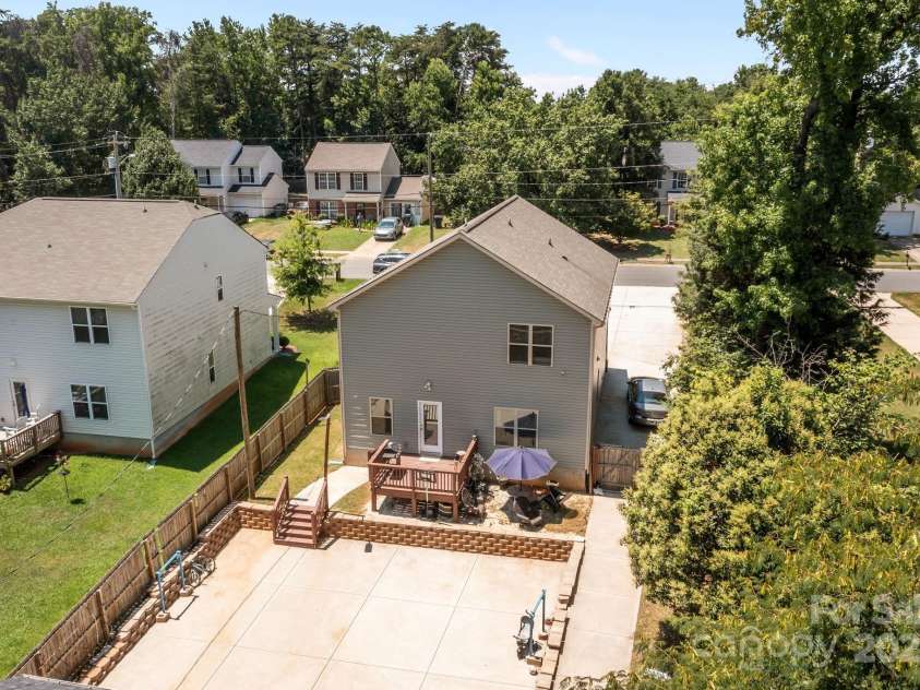 822 Lakehill Road, Charlotte, NC 28214.  MLS# CAR4285225, YatesRealty ID 30877. 