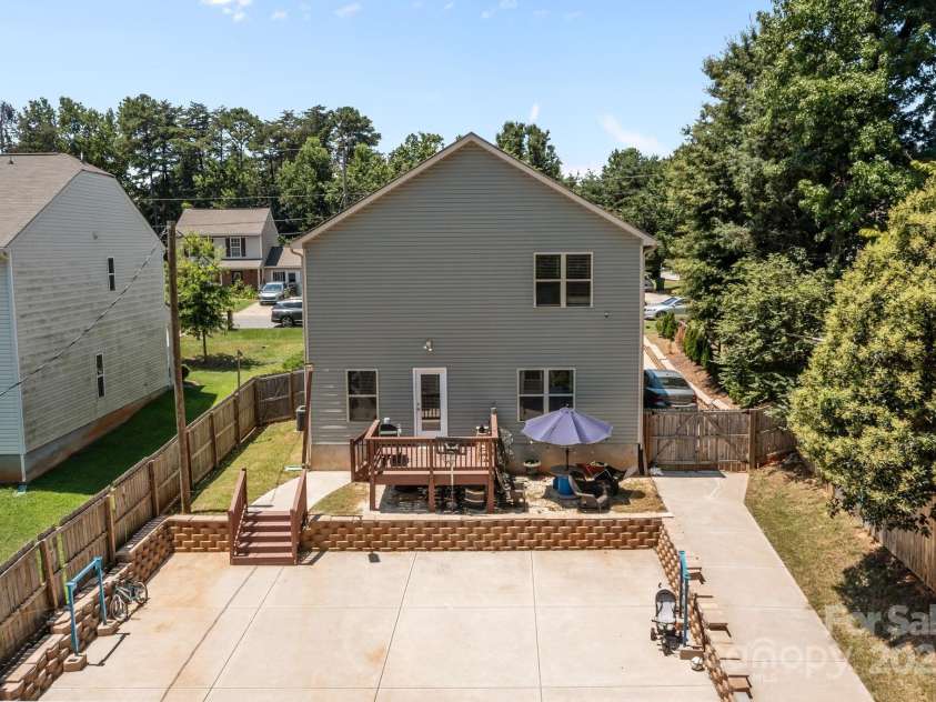 822 Lakehill Road, Charlotte, NC 28214.  MLS# CAR4285225, YatesRealty ID 30877. 