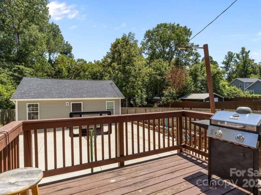 822 Lakehill Road, Charlotte, NC 28214.  MLS# CAR4285225, YatesRealty ID 30877. 