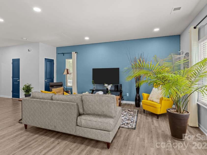 822 Lakehill Road, Charlotte, NC 28214.  MLS# CAR4285225, YatesRealty ID 30877. 