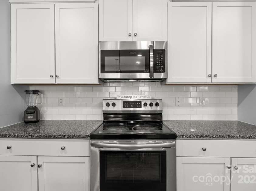 822 Lakehill Road, Charlotte, NC 28214.  MLS# CAR4285225, YatesRealty ID 30877. 