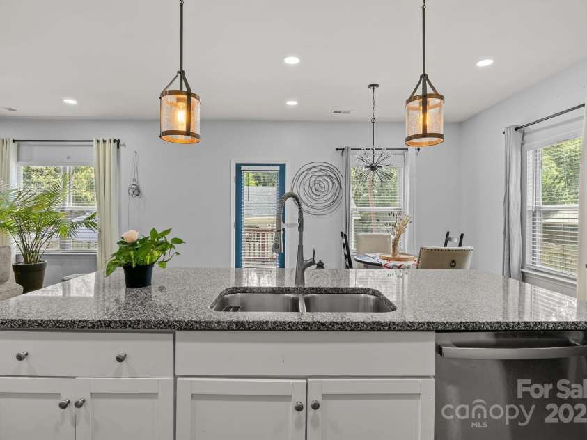 822 Lakehill Road, Charlotte, NC 28214.  MLS# CAR4285225, YatesRealty ID 30877. 