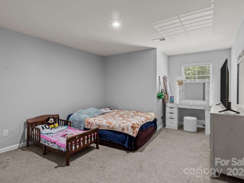 822 Lakehill Road, Charlotte, NC 28214.  MLS# CAR4285225, YatesRealty ID 30877. 