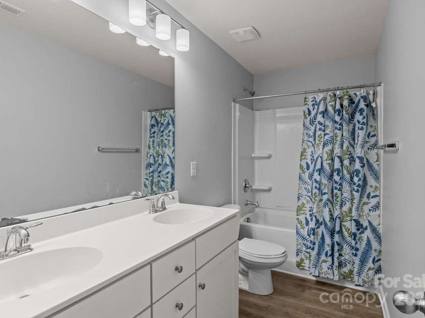 822 Lakehill Road, Charlotte, NC 28214.  MLS# CAR4285225, YatesRealty ID 30877. 