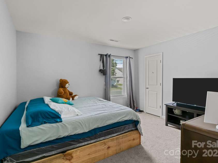 822 Lakehill Road, Charlotte, NC 28214.  MLS# CAR4285225, YatesRealty ID 30877. 