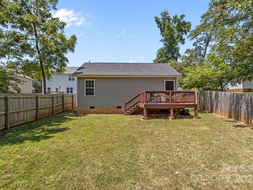 822 Lakehill Road, Charlotte, NC 28214.  MLS# CAR4285225, YatesRealty ID 30877. 