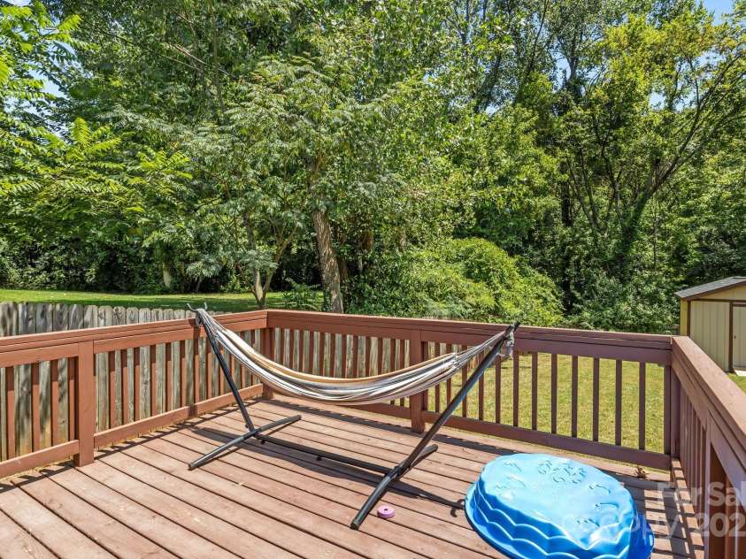 822 Lakehill Road, Charlotte, NC 28214.  MLS# CAR4285225, YatesRealty ID 30877. 