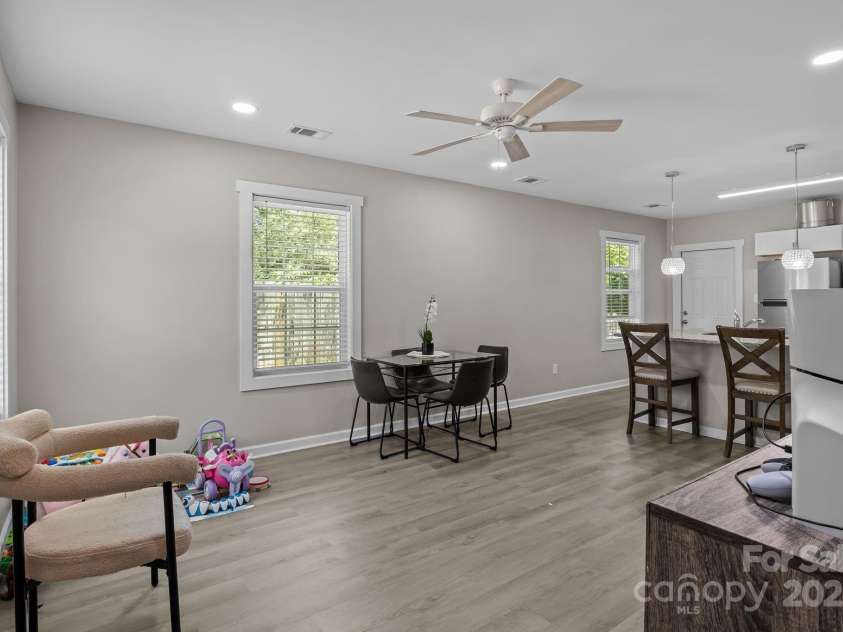 822 Lakehill Road, Charlotte, NC 28214.  MLS# CAR4285225, YatesRealty ID 30877. 