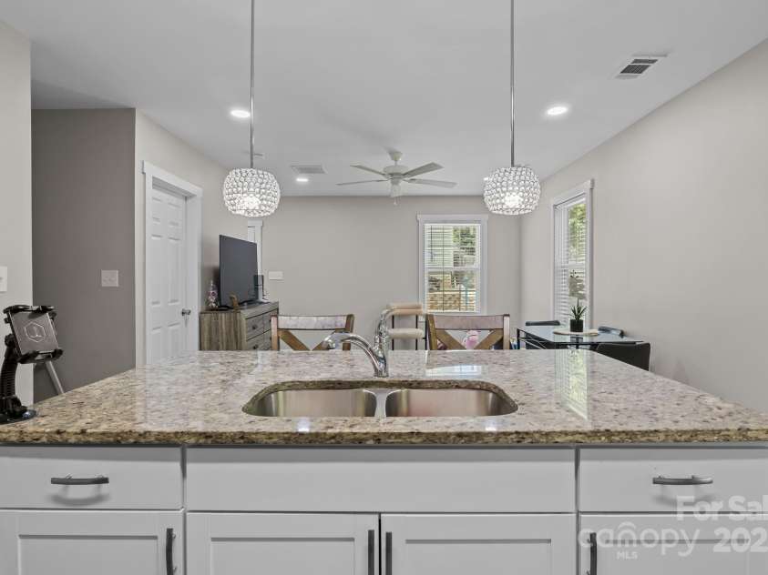 822 Lakehill Road, Charlotte, NC 28214.  MLS# CAR4285225, YatesRealty ID 30877. 