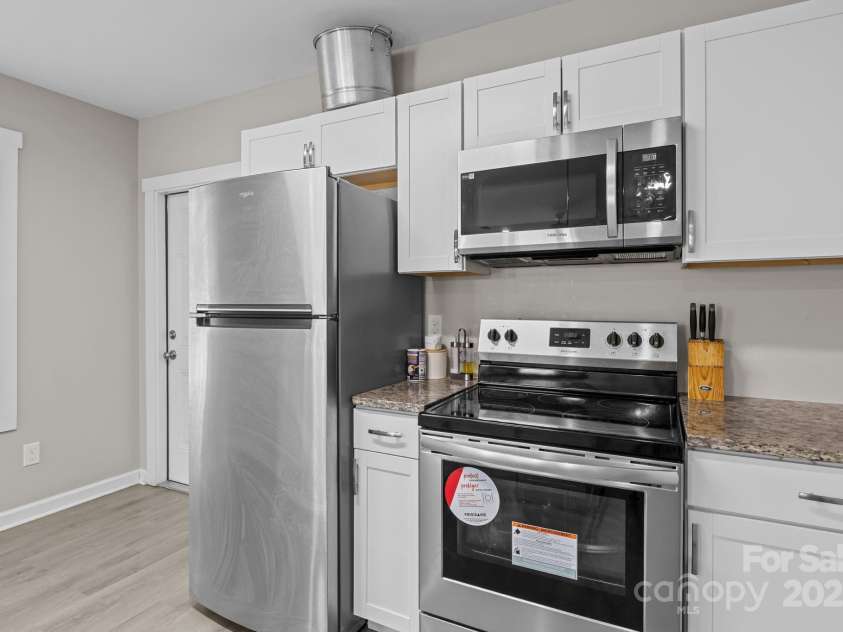 822 Lakehill Road, Charlotte, NC 28214.  MLS# CAR4285225, YatesRealty ID 30877. 