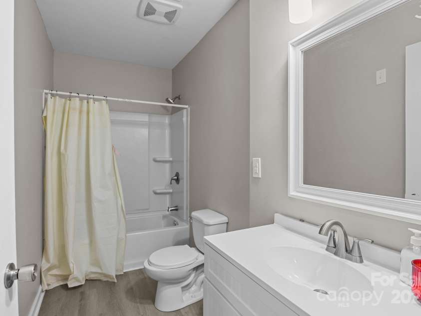 822 Lakehill Road, Charlotte, NC 28214.  MLS# CAR4285225, YatesRealty ID 30877. 