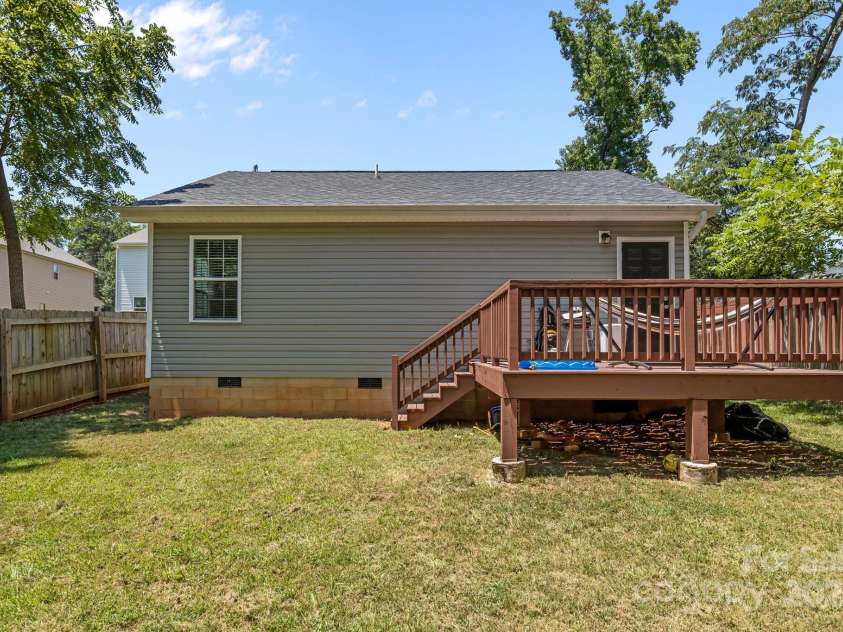 822 Lakehill Road, Charlotte, NC 28214.  MLS# CAR4285225, YatesRealty ID 30877. BACK OF EXTRA DWELLING