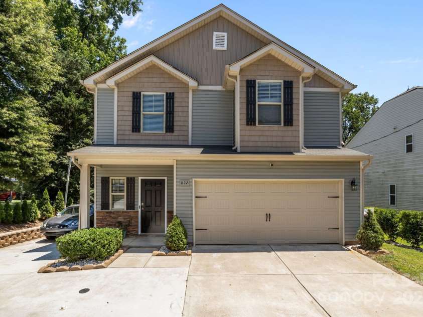 822 Lakehill Road, Charlotte, NC 28214.  MLS# CAR4285225, YatesRealty ID 30877. FRONT MAIN HOME
