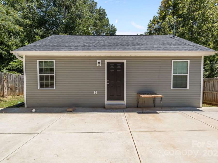 822 Lakehill Road, Charlotte, NC 28214.  MLS# CAR4285225, YatesRealty ID 30877. FRONT OF EXTRA DWELLING