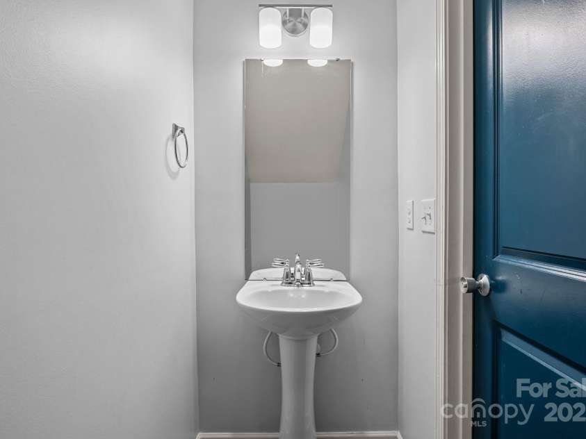 822 Lakehill Road, Charlotte, NC 28214.  MLS# CAR4285225, YatesRealty ID 30877. HALF BATH