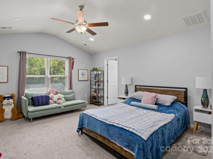 822 Lakehill Road, Charlotte, NC 28214.  MLS# CAR4285225, YatesRealty ID 30877. PRIMARY BEDROOM PRIMARY HOUSE