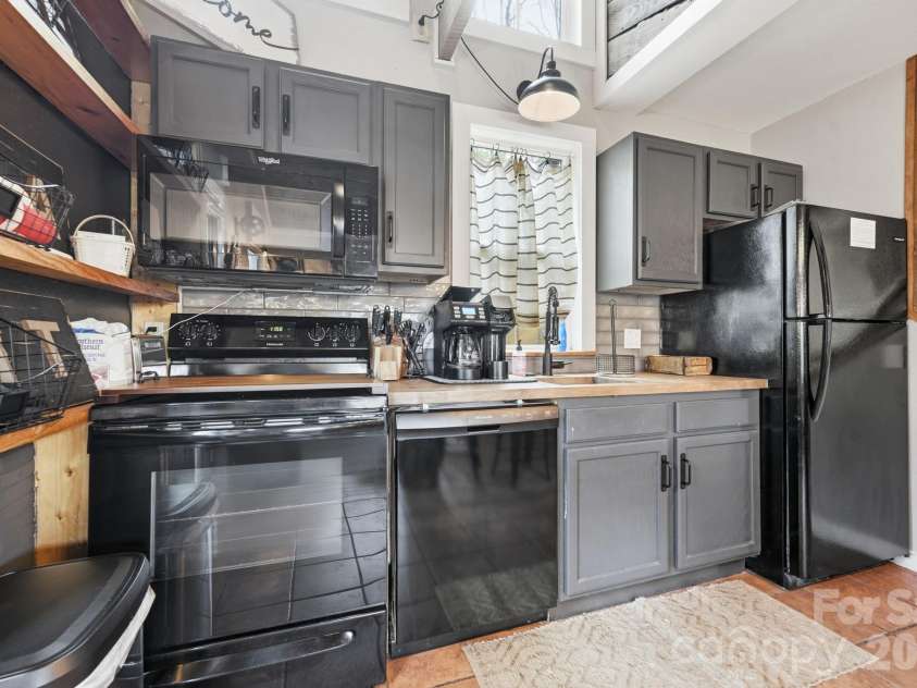26/30 Yodelers Hollow, Bryson City, NC 28713.  MLS# CAR4378461, YatesRealty ID 30878. 