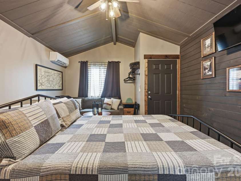 26/30 Yodelers Hollow, Bryson City, NC 28713.  MLS# CAR4378461, YatesRealty ID 30878. 