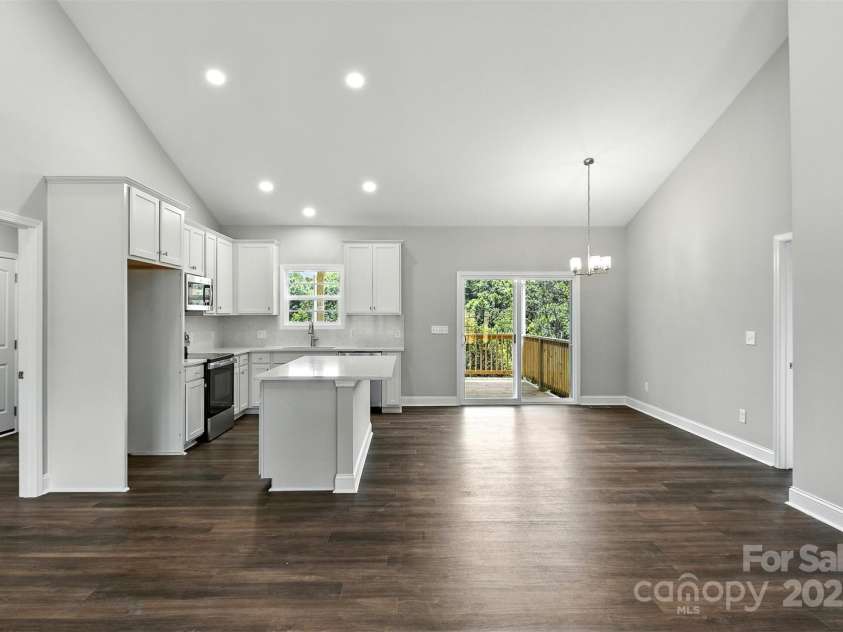 60 Westwinds Drive, Hickory, NC 28601.  MLS# CAR4286081, YatesRealty ID 30878. 