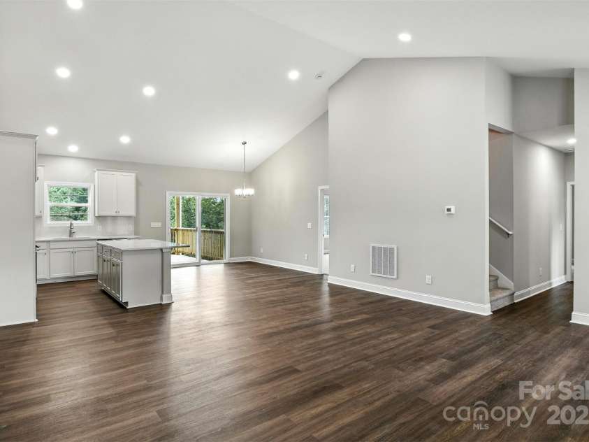 60 Westwinds Drive, Hickory, NC 28601.  MLS# CAR4286081, YatesRealty ID 30878. 