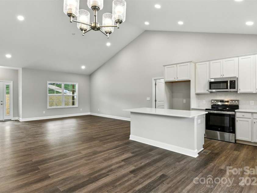 60 Westwinds Drive, Hickory, NC 28601.  MLS# CAR4286081, YatesRealty ID 30878. 