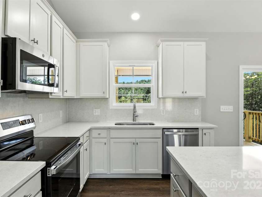 60 Westwinds Drive, Hickory, NC 28601.  MLS# CAR4286081, YatesRealty ID 30878. 