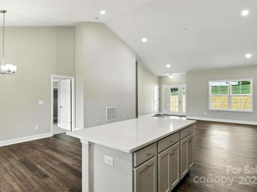 60 Westwinds Drive, Hickory, NC 28601.  MLS# CAR4286081, YatesRealty ID 30878. 