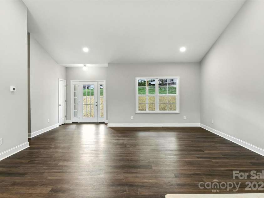 60 Westwinds Drive, Hickory, NC 28601.  MLS# CAR4286081, YatesRealty ID 30878. 