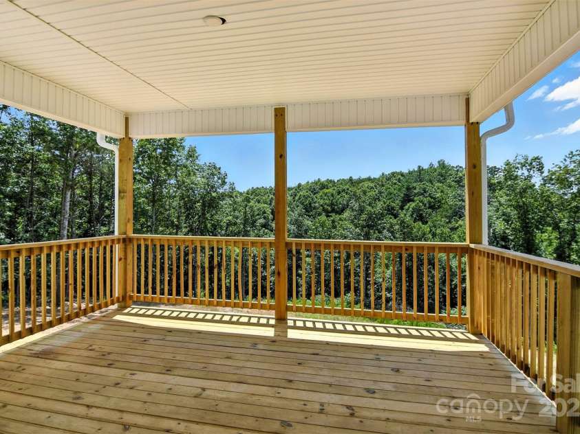 60 Westwinds Drive, Hickory, NC 28601.  MLS# CAR4286081, YatesRealty ID 30878. 