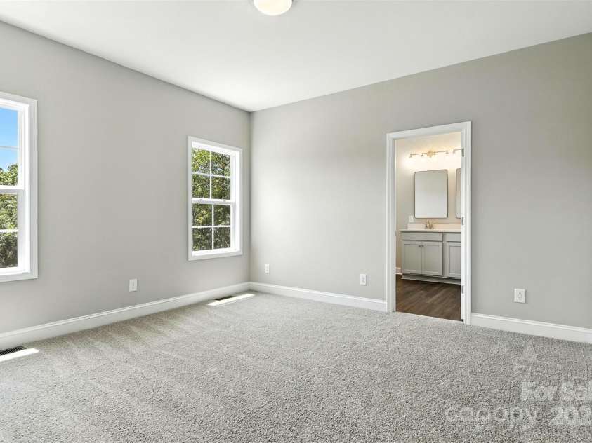 60 Westwinds Drive, Hickory, NC 28601.  MLS# CAR4286081, YatesRealty ID 30878. 