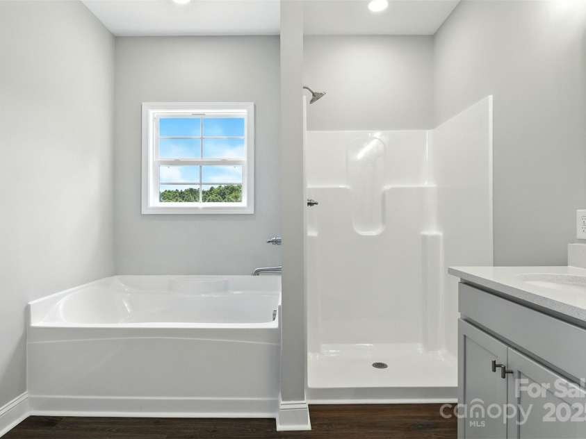 60 Westwinds Drive, Hickory, NC 28601.  MLS# CAR4286081, YatesRealty ID 30878. 