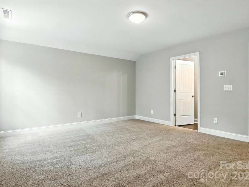 60 Westwinds Drive, Hickory, NC 28601.  MLS# CAR4286081, YatesRealty ID 30878. 