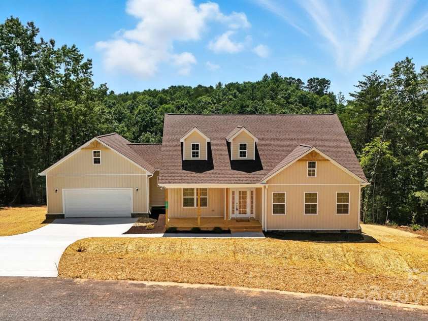 60 Westwinds Drive, Hickory, NC 28601.  MLS# CAR4286081, YatesRealty ID 30878. 