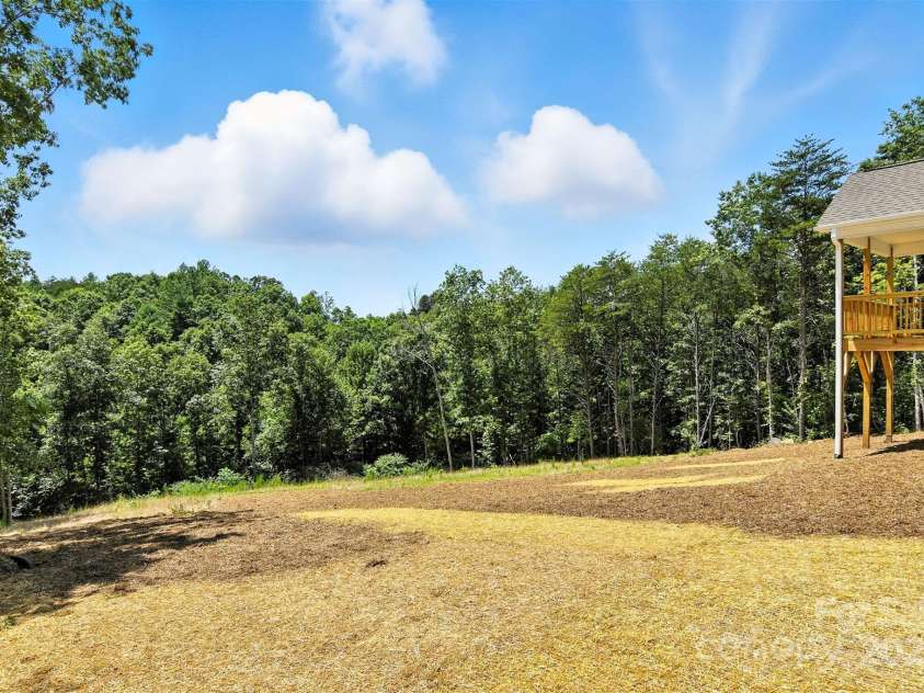 60 Westwinds Drive, Hickory, NC 28601.  MLS# CAR4286081, YatesRealty ID 30878. 