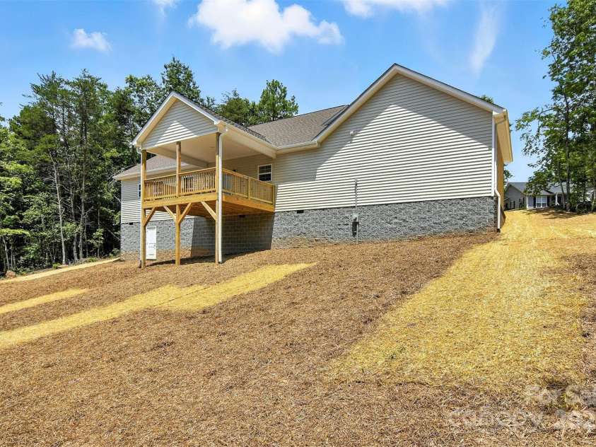 60 Westwinds Drive, Hickory, NC 28601.  MLS# CAR4286081, YatesRealty ID 30878. 