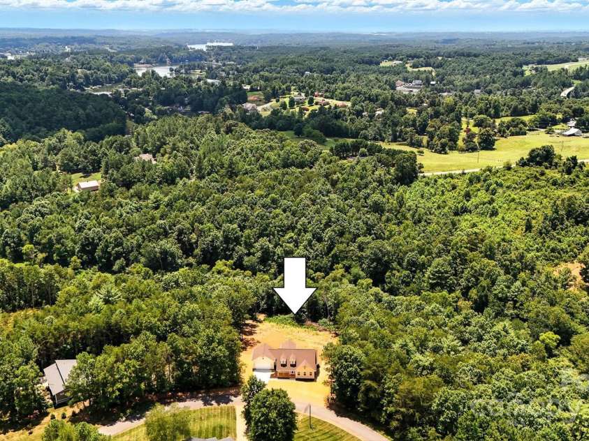 60 Westwinds Drive, Hickory, NC 28601.  MLS# CAR4286081, YatesRealty ID 30878. 