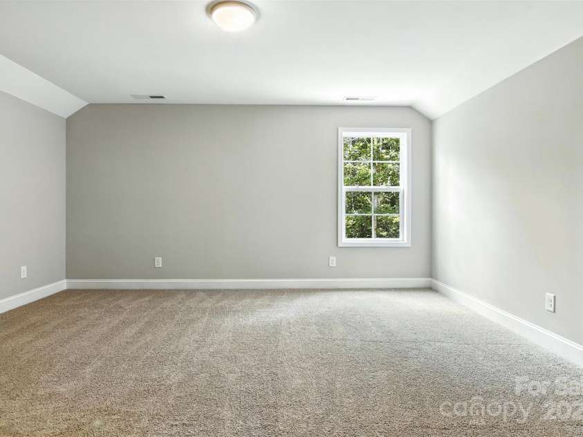 60 Westwinds Drive, Hickory, NC 28601.  MLS# CAR4286081, YatesRealty ID 30878. Bonus room/Flex space