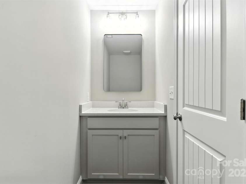 60 Westwinds Drive, Hickory, NC 28601.  MLS# CAR4286081, YatesRealty ID 30878. Half bathroom