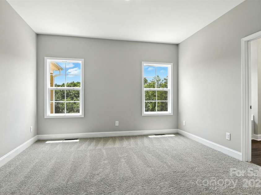 60 Westwinds Drive, Hickory, NC 28601.  MLS# CAR4286081, YatesRealty ID 30878. Primary Bedroom