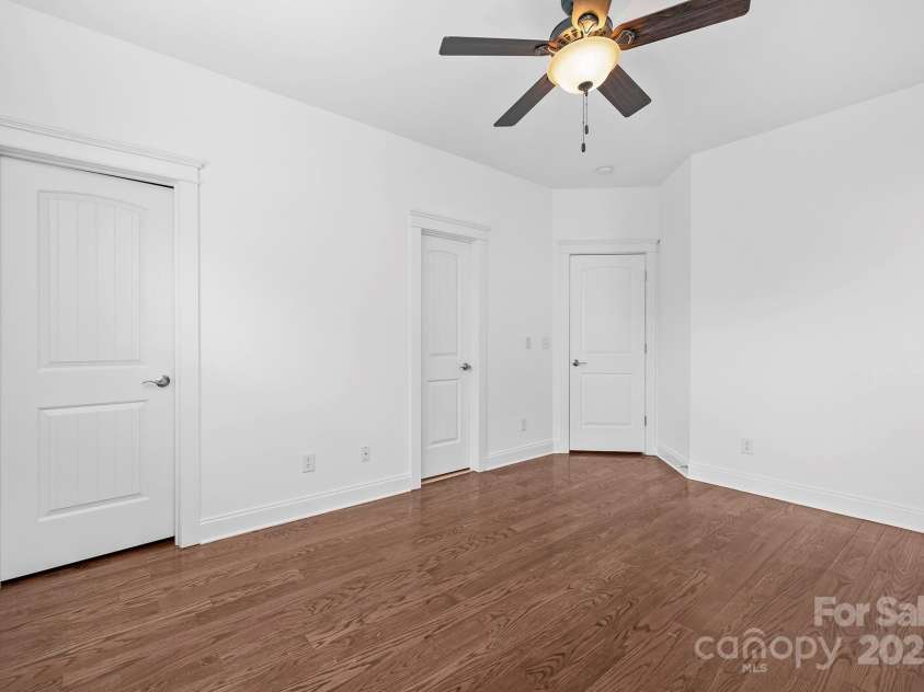 713 8th Street, Charlotte, NC 28202.  MLS# CAR4286060, YatesRealty ID 30879. 