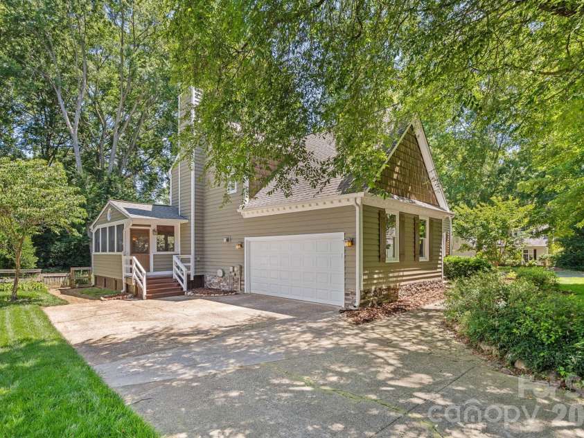 9037 Willow Trace Court, Huntersville, NC 28078.  MLS# CAR4387697, YatesRealty ID 30879. Side load garage