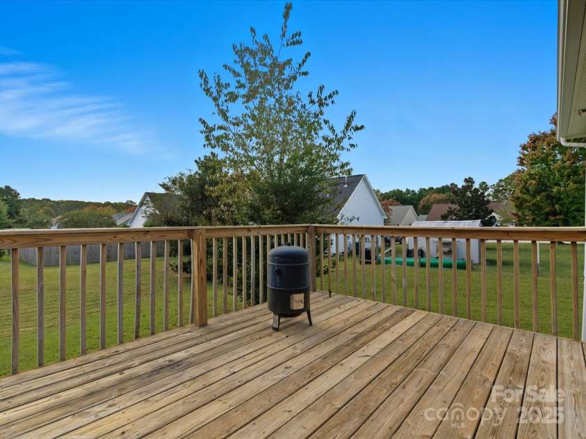 2098 Mallard Creek Drive, Rock Hill, SC 29732.  MLS# CAR4324561, YatesRealty ID 3088. Back Yard Deck