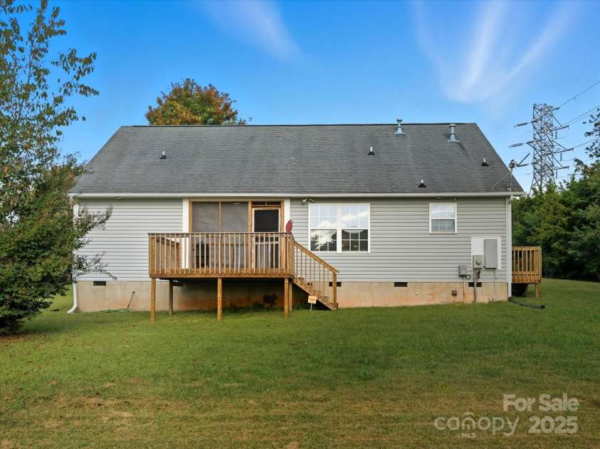 2098 Mallard Creek Drive, Rock Hill, SC 29732.  MLS# CAR4324561, YatesRealty ID 3088. Back Yard with Deck
