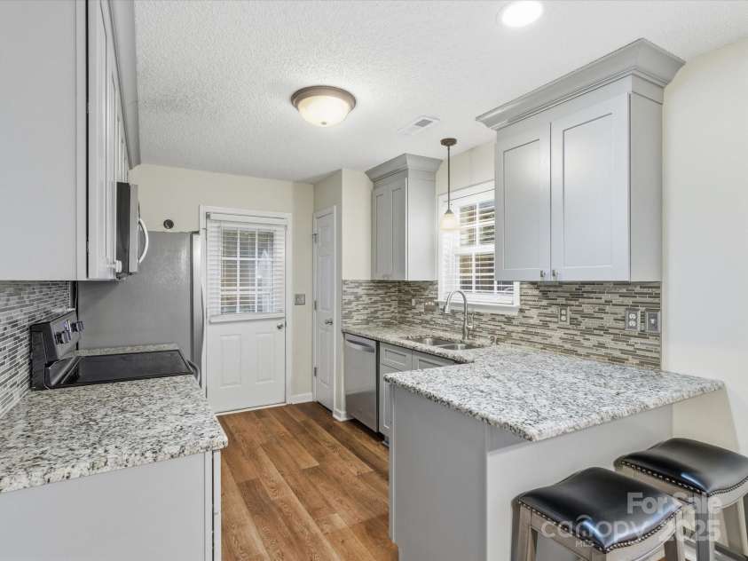 2098 Mallard Creek Drive, Rock Hill, SC 29732.  MLS# CAR4324561, YatesRealty ID 3088. Kitchen