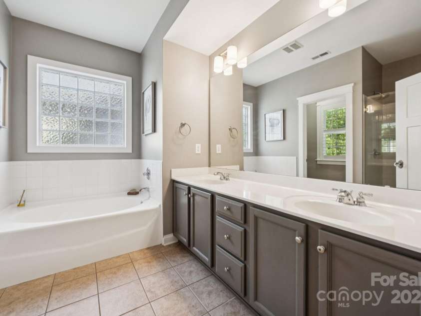 13812 Connell Green Drive, Charlotte, NC 28213.  MLS# CAR4287661, YatesRealty ID 30880. 