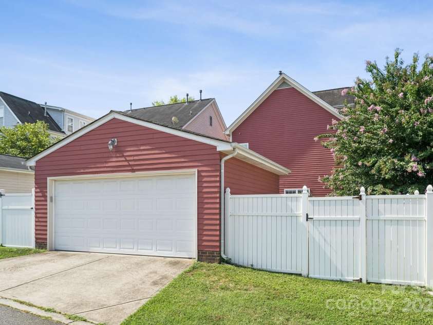 13812 Connell Green Drive, Charlotte, NC 28213.  MLS# CAR4287661, YatesRealty ID 30880. 