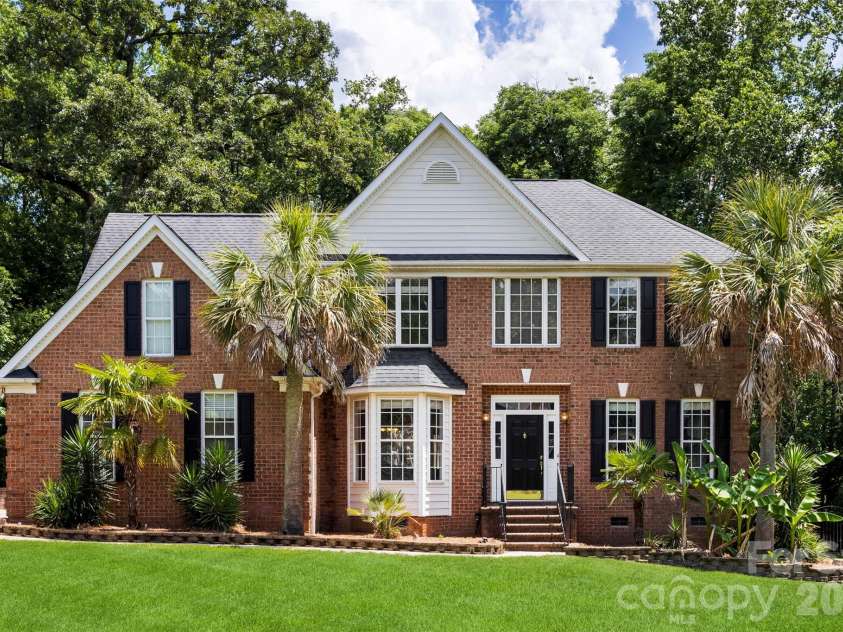 6520 Hollow Oak Drive, Mint Hill, NC 28227.  MLS# CAR4374916, YatesRealty ID 30880. 