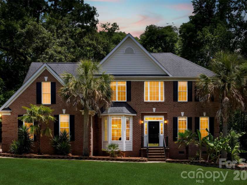 6520 Hollow Oak Drive, Mint Hill, NC 28227.  MLS# CAR4374916, YatesRealty ID 30880. 