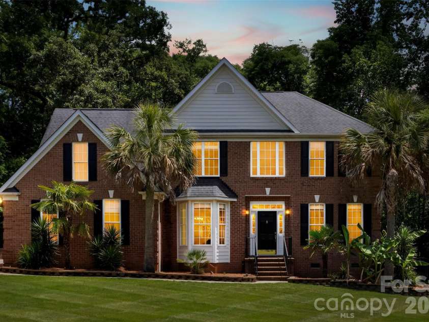 6520 Hollow Oak Drive, Mint Hill, NC 28227.  MLS# CAR4374916, YatesRealty ID 30880. 