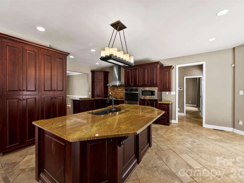 6520 Hollow Oak Drive, Mint Hill, NC 28227.  MLS# CAR4374916, YatesRealty ID 30880. 
